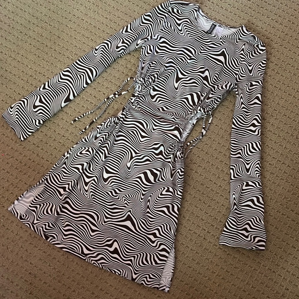 Super cute 90s style H&M dress